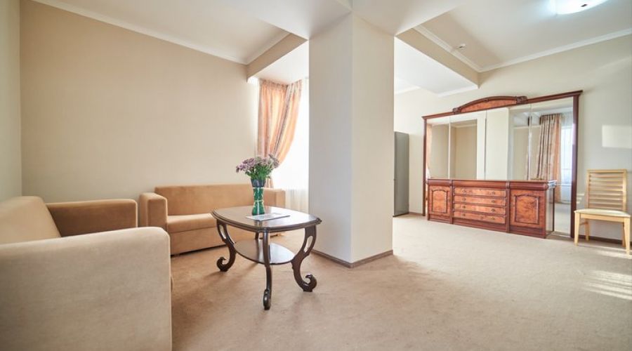 Люкс 2-местный 2-комнатный (корпус 4)